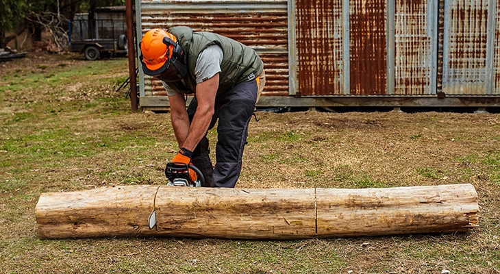 cutting firewood with a chainsaw with stihl timbersports