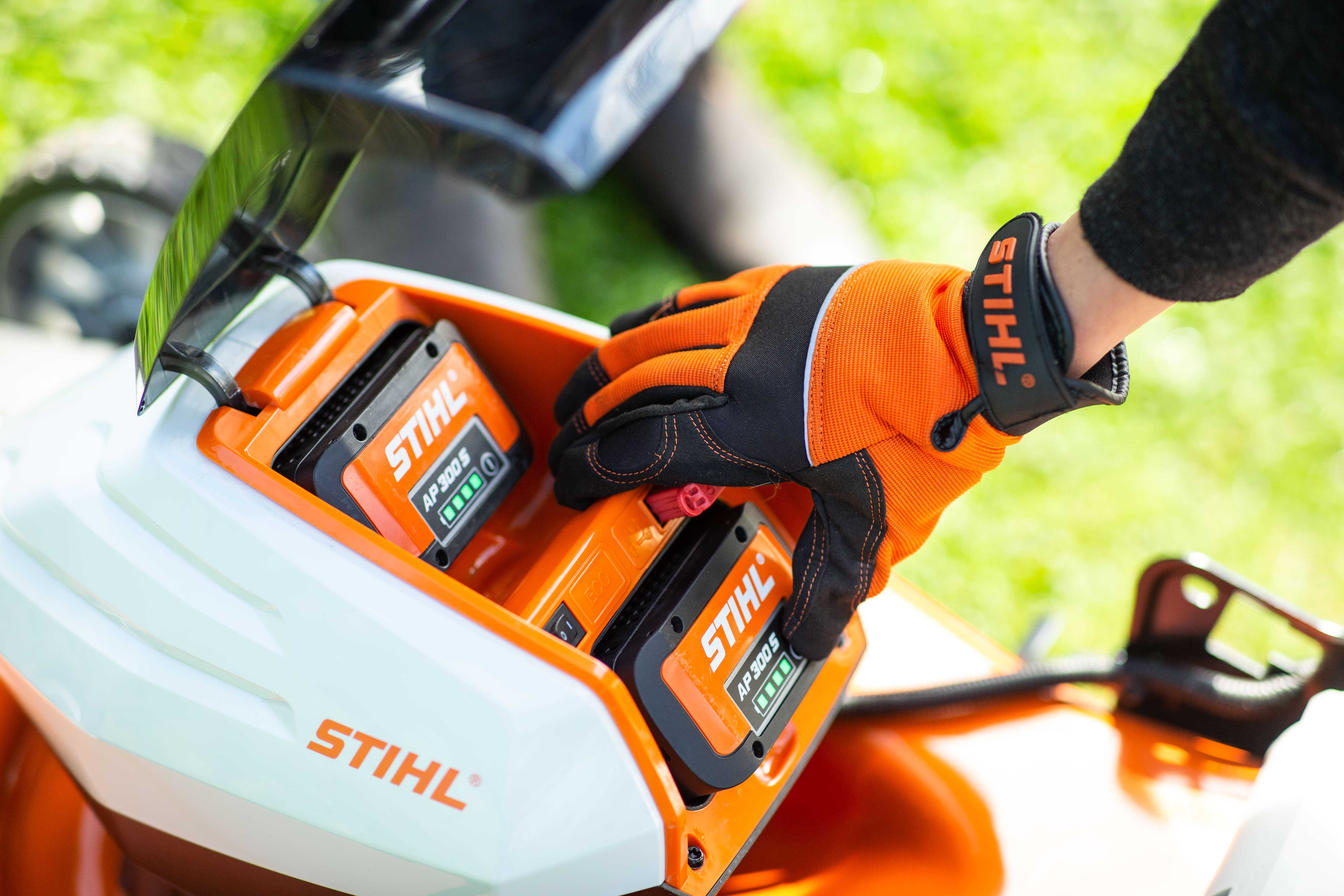 Battery stihl deals whipper snipper