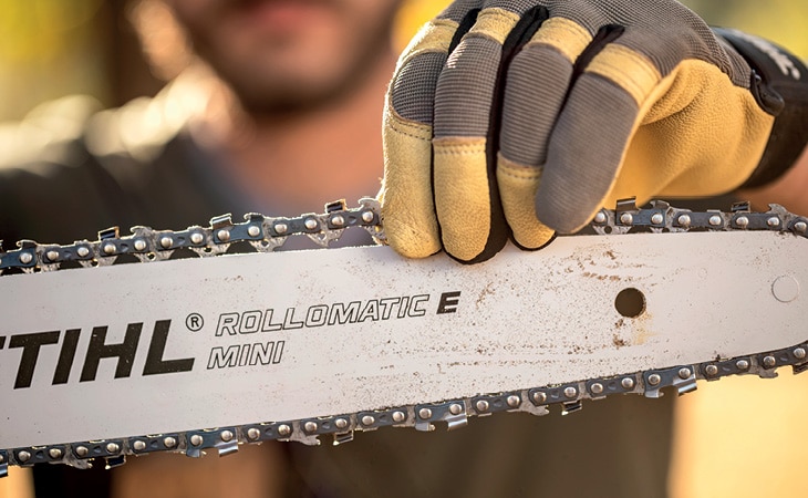 How tight should the chain on my chainsaw be?