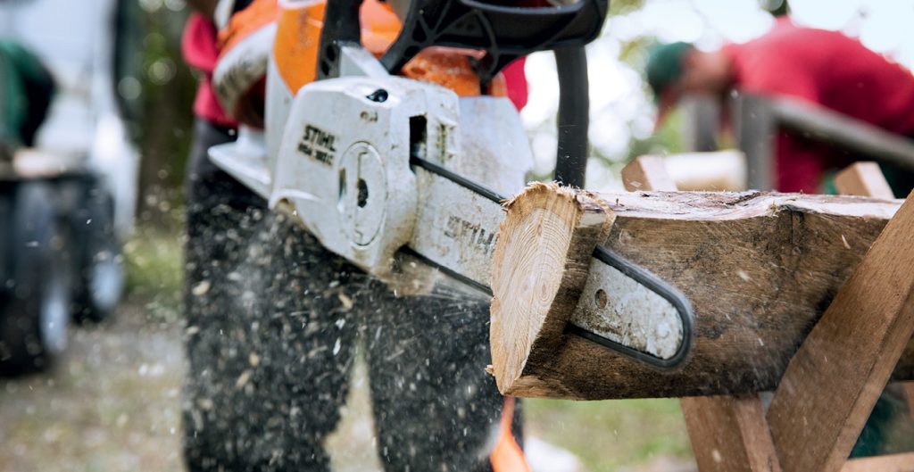 A Guide To Battery Chainsaws - STIHL Blog