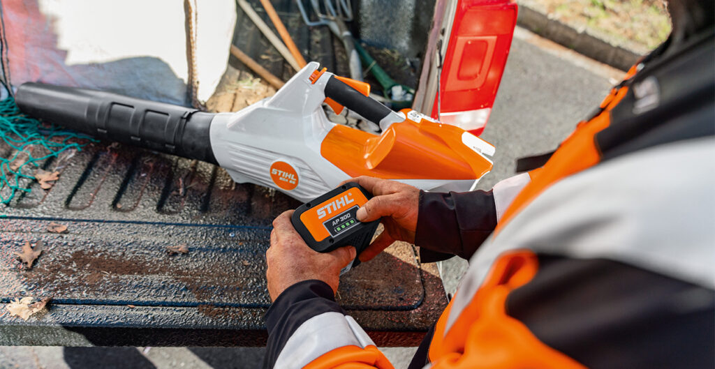 An Expert Guide To Choosing A Leaf Blower - STIHL Blog