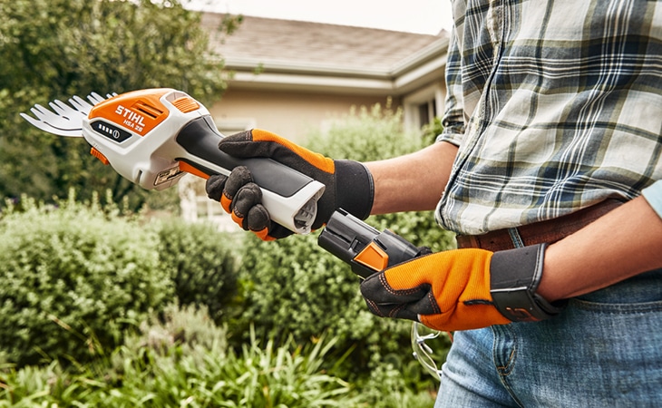 Stihl small battery online hedge trimmer