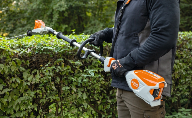 Stihl battery powered best sale long reach hedge trimmer