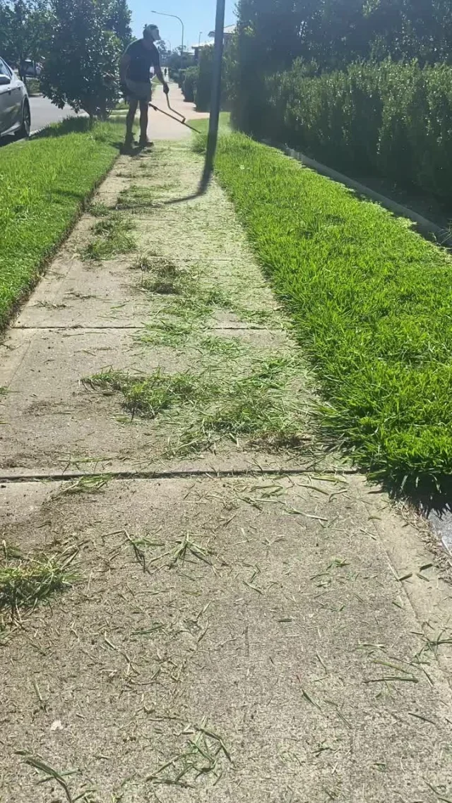 Precision in motion, a satisfying timelapse from @greensightyardcare showing off those flawless edges powered by STIHL. Thanks for sharing your work with us!

#STIHL #EdgeGameStrong #LawnCareGoals #UGC #PoweredBySTIHL